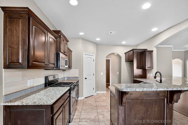 9307 N 95th Avenue E, Owasso, OK 74055