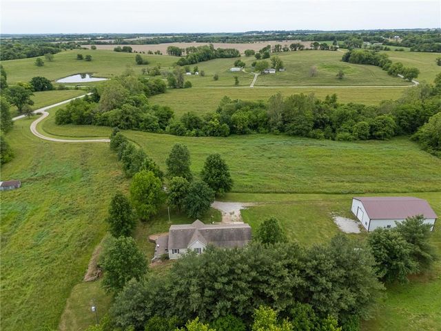 13077 Burns School Road, Higginsville, MO 64037