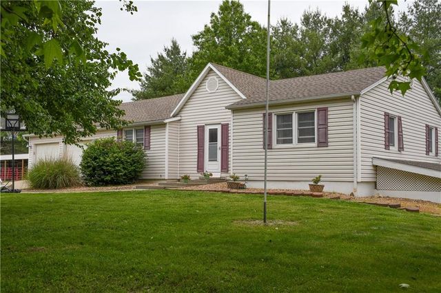 13077 Burns School Road, Higginsville, MO 64037