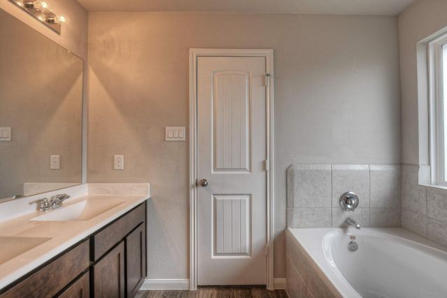 9517 Yellow Rose Drive, Texas City, TX 77591