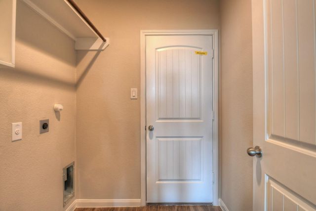 9517 Yellow Rose Drive, Texas City, TX 77591