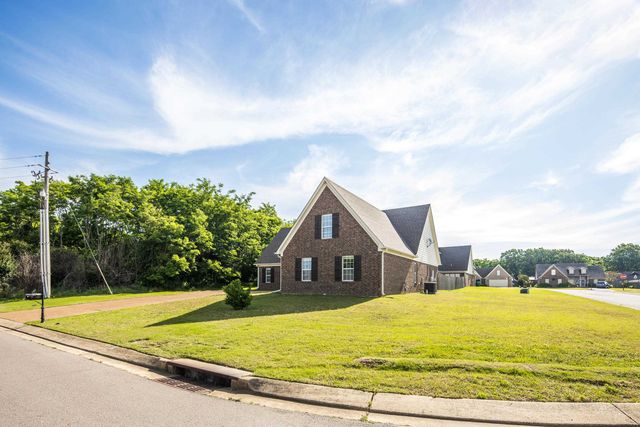 185 BEAU TISDALE DR, Oakland, TN 38060