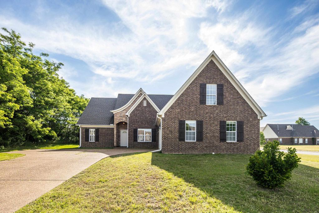 185 BEAU TISDALE DR, Oakland, TN 38060