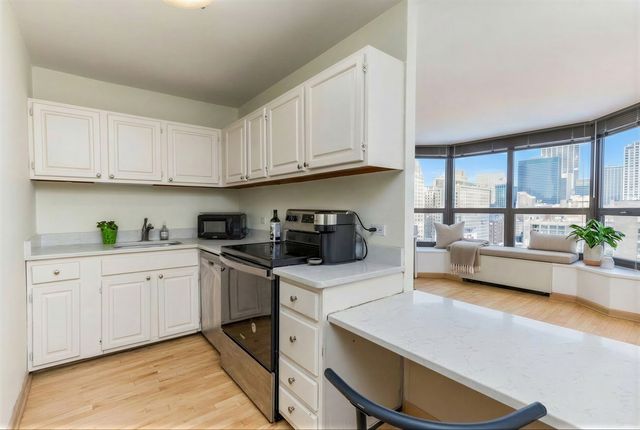 899 S Plymouth Court 2010, Chicago, IL 60605