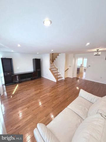 1080 BUCKINGHAM DR, West Deptford, NJ 08086