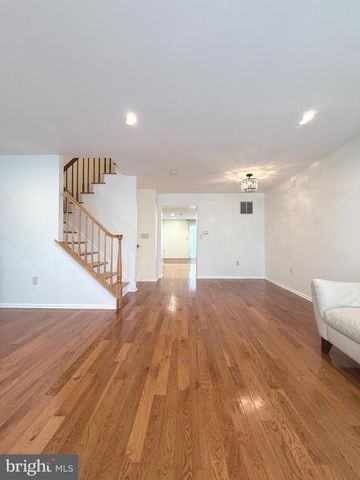 1080 BUCKINGHAM DR, West Deptford, NJ 08086