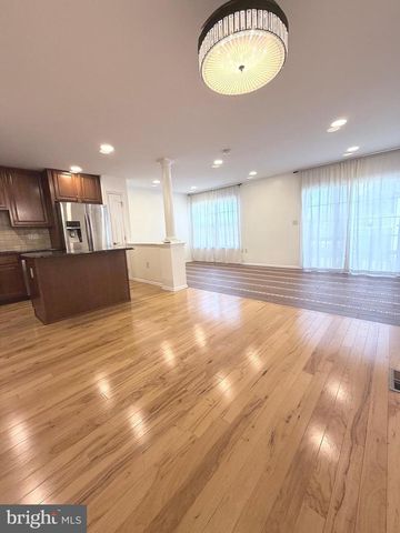 1080 BUCKINGHAM DR, West Deptford, NJ 08086