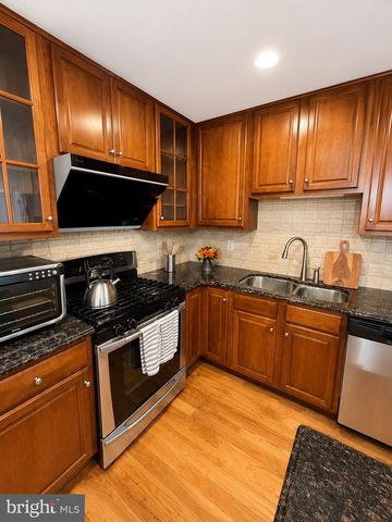 1080 BUCKINGHAM DR, West Deptford, NJ 08086