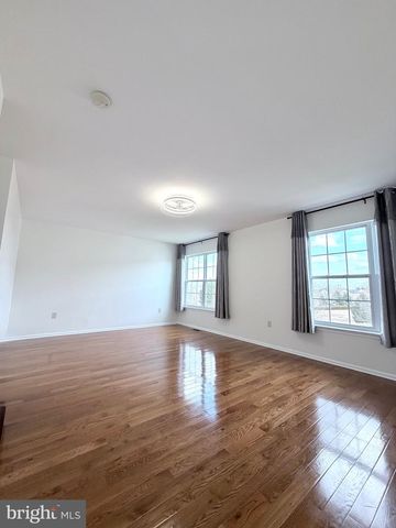 1080 BUCKINGHAM DR, West Deptford, NJ 08086