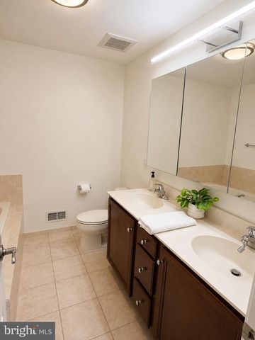 1080 BUCKINGHAM DR, West Deptford, NJ 08086
