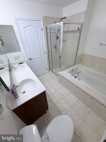 1080 BUCKINGHAM DR, West Deptford, NJ 08086