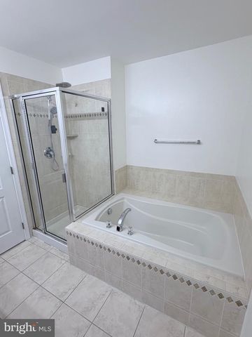 1080 BUCKINGHAM DR, West Deptford, NJ 08086