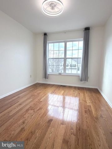 1080 BUCKINGHAM DR, West Deptford, NJ 08086