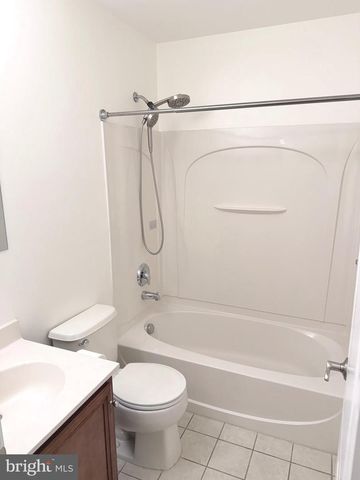 1080 BUCKINGHAM DR, West Deptford, NJ 08086