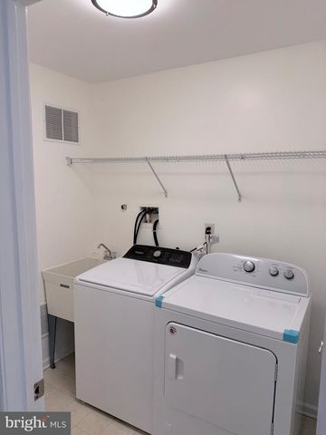 1080 BUCKINGHAM DR, West Deptford, NJ 08086