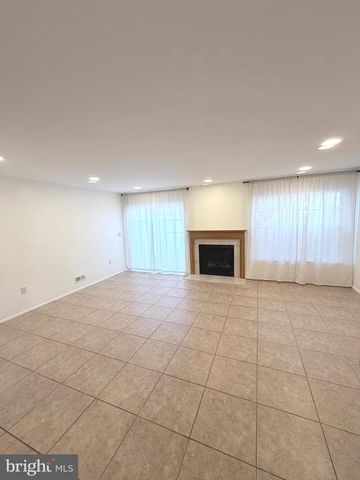 1080 BUCKINGHAM DR, West Deptford, NJ 08086