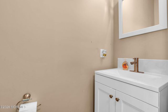 18 Foxmoor Lane, Bayville, NJ 08721
