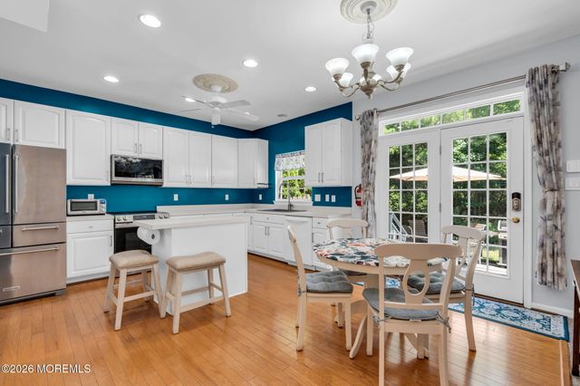 18 Foxmoor Lane, Bayville, NJ 08721
