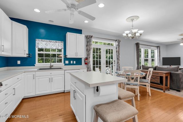 18 Foxmoor Lane, Bayville, NJ 08721