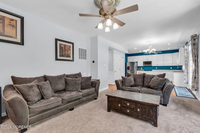 18 Foxmoor Lane, Bayville, NJ 08721