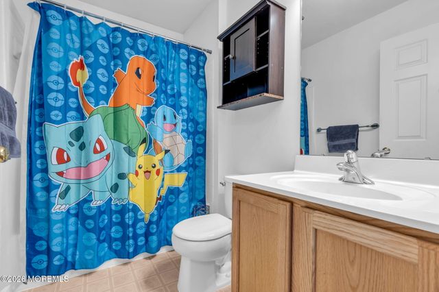 18 Foxmoor Lane, Bayville, NJ 08721