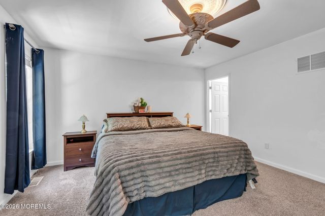 18 Foxmoor Lane, Bayville, NJ 08721
