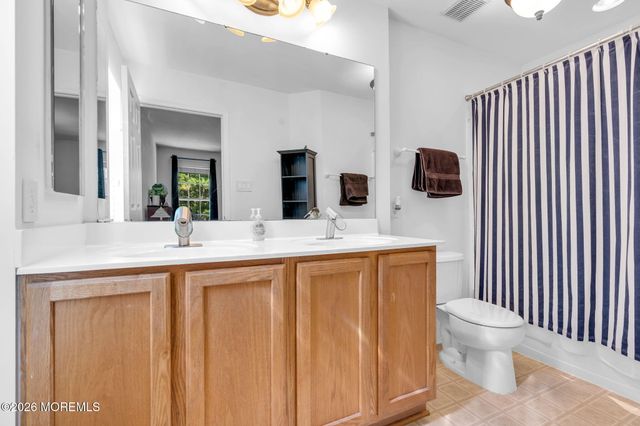 18 Foxmoor Lane, Bayville, NJ 08721