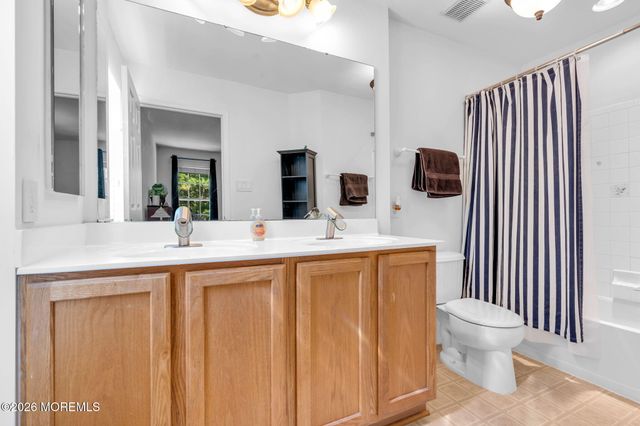 18 Foxmoor Lane, Bayville, NJ 08721