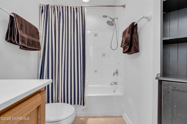 18 Foxmoor Lane, Bayville, NJ 08721