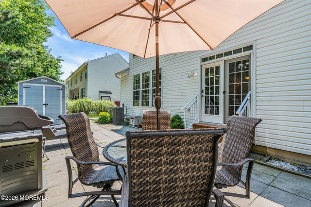 18 Foxmoor Lane, Bayville, NJ 08721