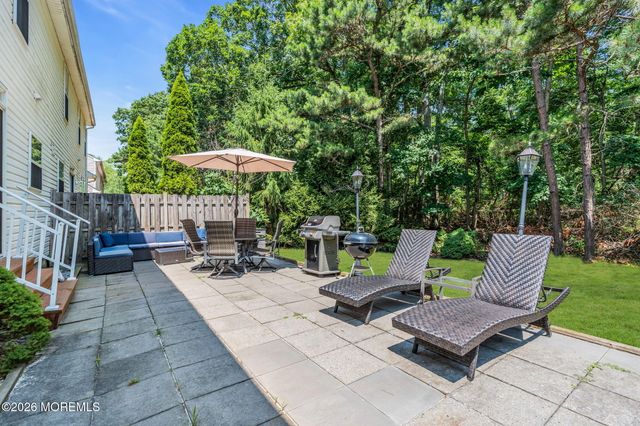 18 Foxmoor Lane, Bayville, NJ 08721