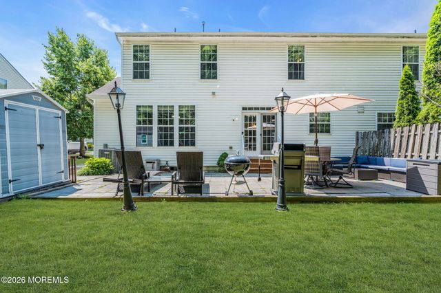 18 Foxmoor Lane, Bayville, NJ 08721