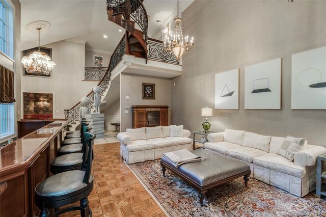 178 Brookville Road, Muttontown, NY 11545