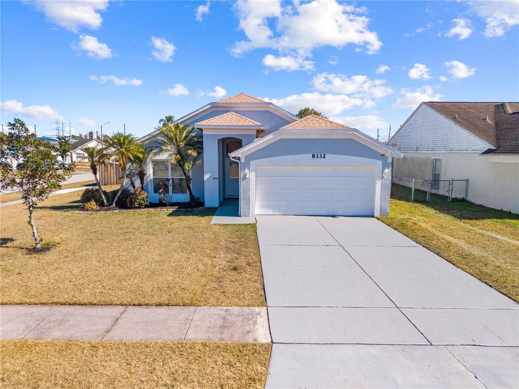 Image 2 of property listing at 8332 SOUTHERN FOREST DRIVE, Orlando, FL 32829