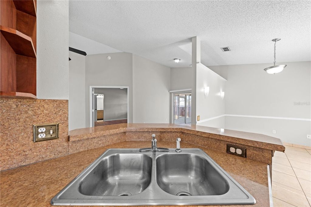 Image 19 of property listing at 8332 SOUTHERN FOREST DRIVE, Orlando, FL 32829