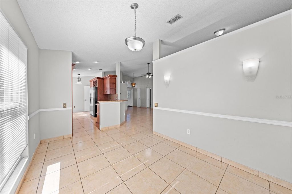 Image 20 of property listing at 8332 SOUTHERN FOREST DRIVE, Orlando, FL 32829