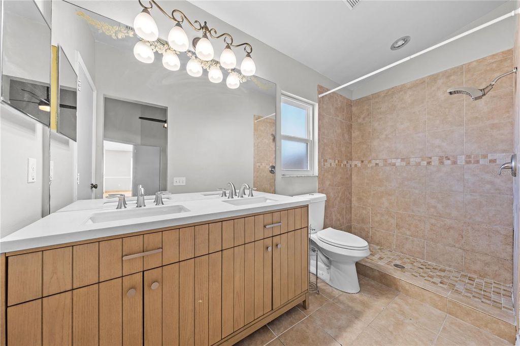 Image 26 of property listing at 8332 SOUTHERN FOREST DRIVE, Orlando, FL 32829