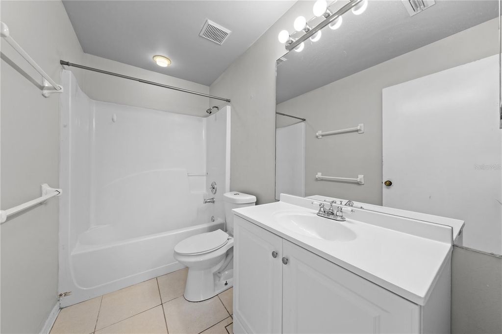 Image 30 of property listing at 8332 SOUTHERN FOREST DRIVE, Orlando, FL 32829