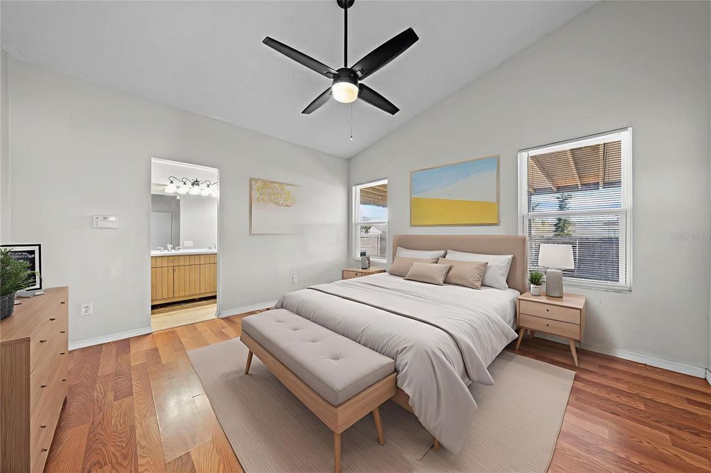 Image 5 of property listing at 8332 SOUTHERN FOREST DRIVE, Orlando, FL 32829