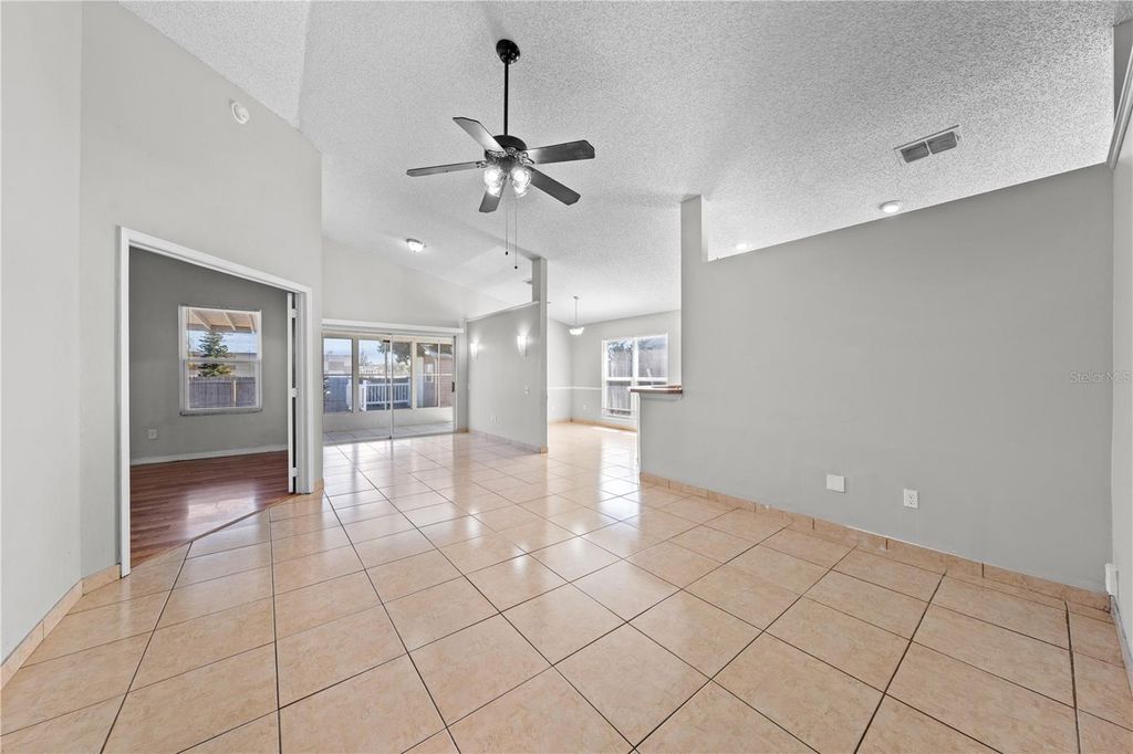 Image 7 of property listing at 8332 SOUTHERN FOREST DRIVE, Orlando, FL 32829