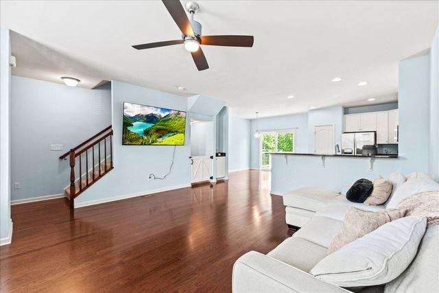 1506 HUDGINS FARM CIR, Fredericksburg, VA 22408