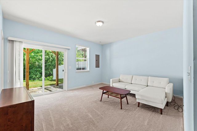 1506 HUDGINS FARM CIR, Fredericksburg, VA 22408