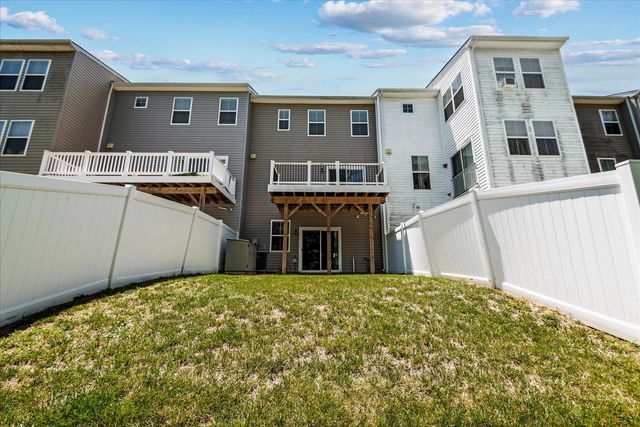 1506 HUDGINS FARM CIR, Fredericksburg, VA 22408