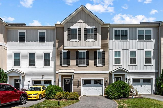 1506 HUDGINS FARM CIR, Fredericksburg, VA 22408