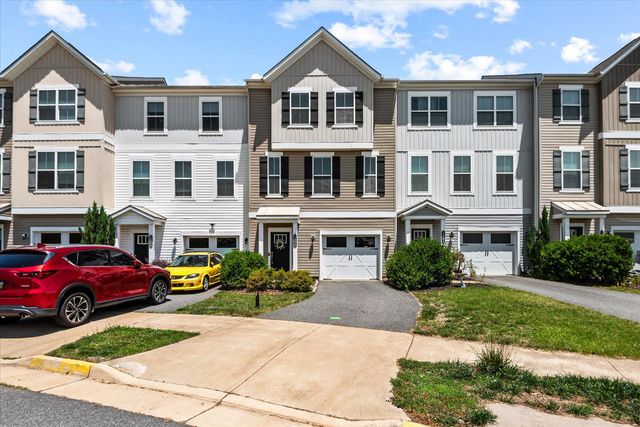 1506 HUDGINS FARM CIR, Fredericksburg, VA 22408
