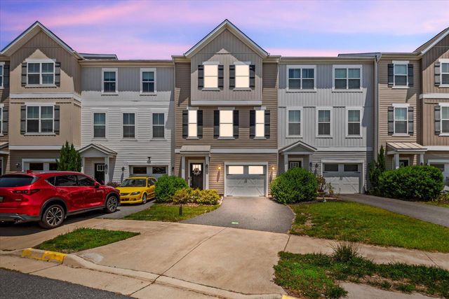 1506 HUDGINS FARM CIR, Fredericksburg, VA 22408