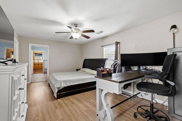 312 E Saunders Street, Trenton, TX 75490
