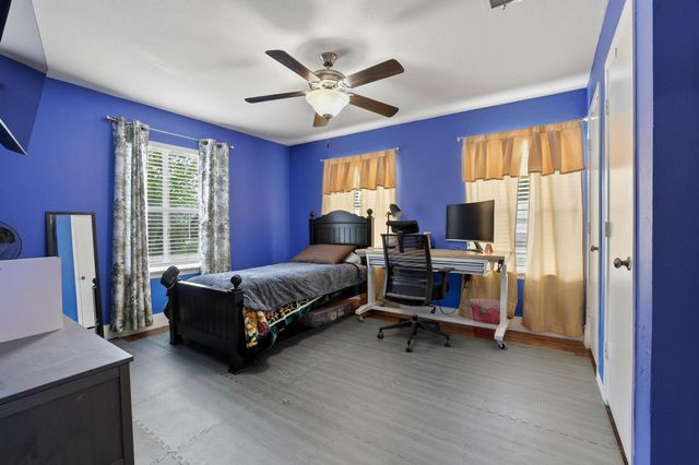 312 E Saunders Street, Trenton, TX 75490