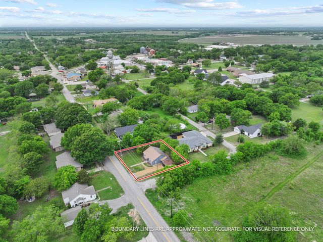 312 E Saunders Street, Trenton, TX 75490