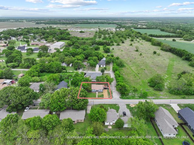 312 E Saunders Street, Trenton, TX 75490